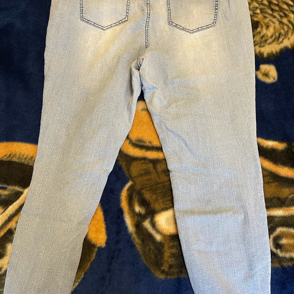 Capris! - Picture 3 of 3